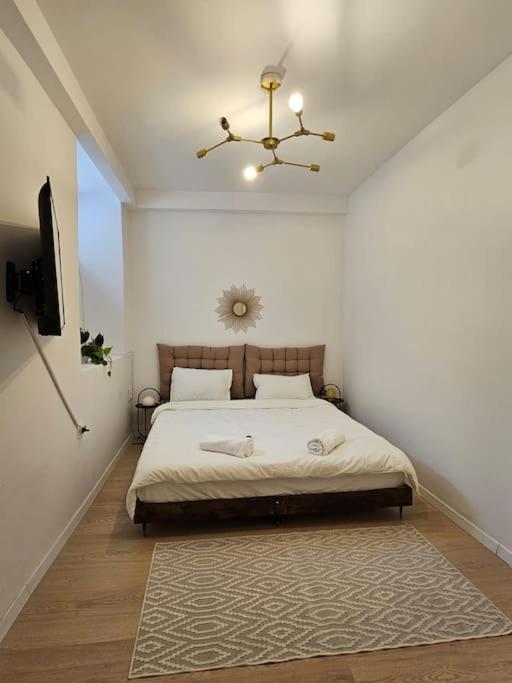 Heart Of City Center 4Br 2Bath 10 Pers Букурещ Екстериор снимка