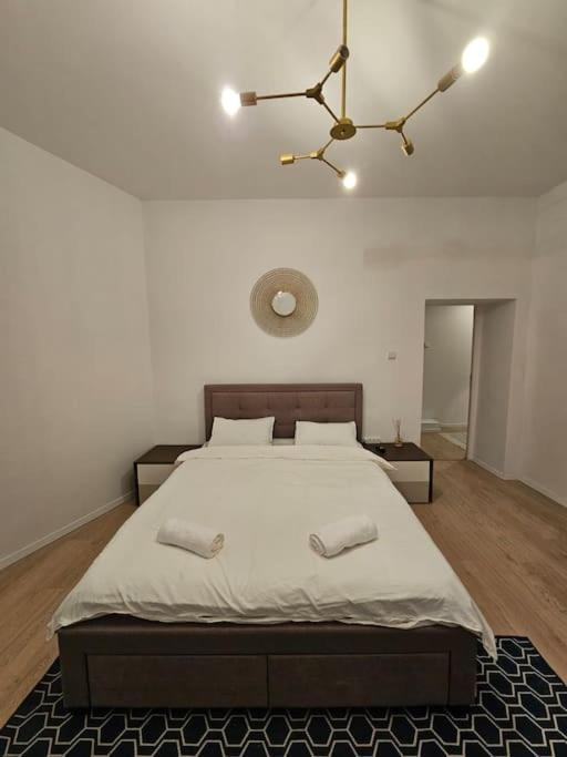 Heart Of City Center 4Br 2Bath 10 Pers Букурещ Екстериор снимка