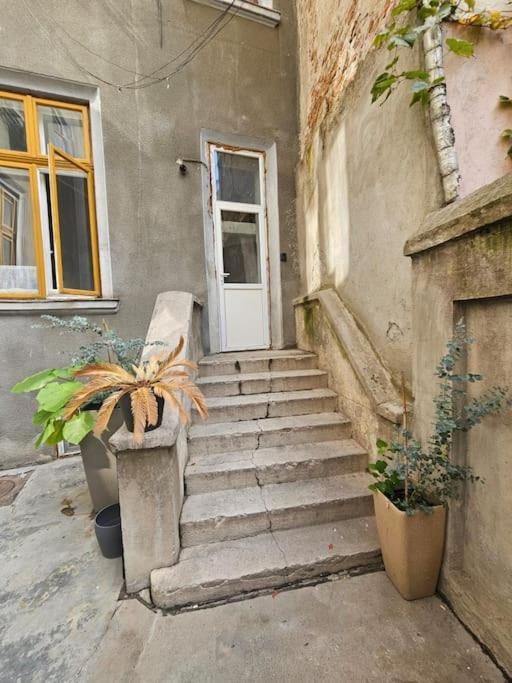 Heart Of City Center 4Br 2Bath 10 Pers Букурещ Екстериор снимка