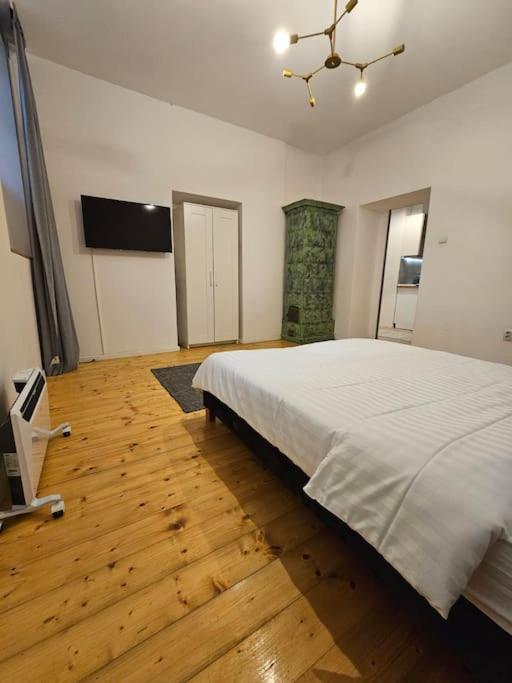 Heart Of City Center 4Br 2Bath 10 Pers Букурещ Екстериор снимка